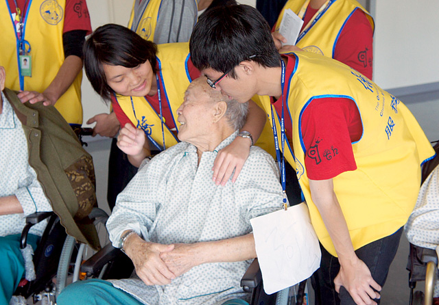 大愛灑人間 心在感受間