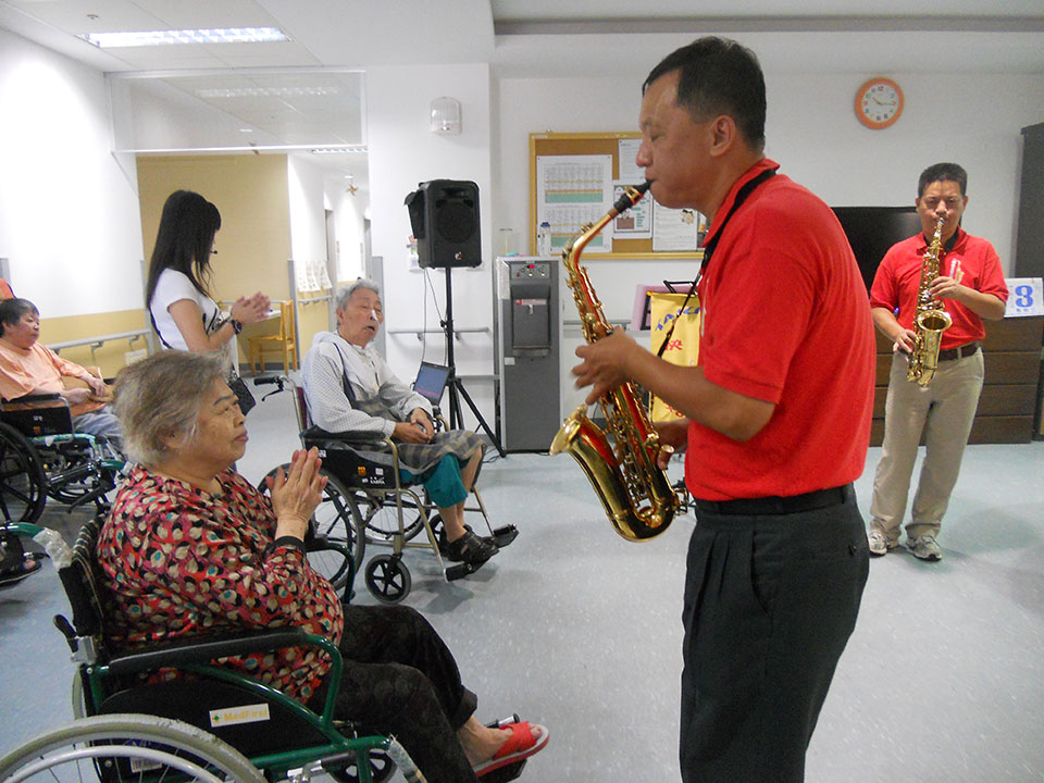 威盛信望愛基金會與台中市快樂薩斯風樂團