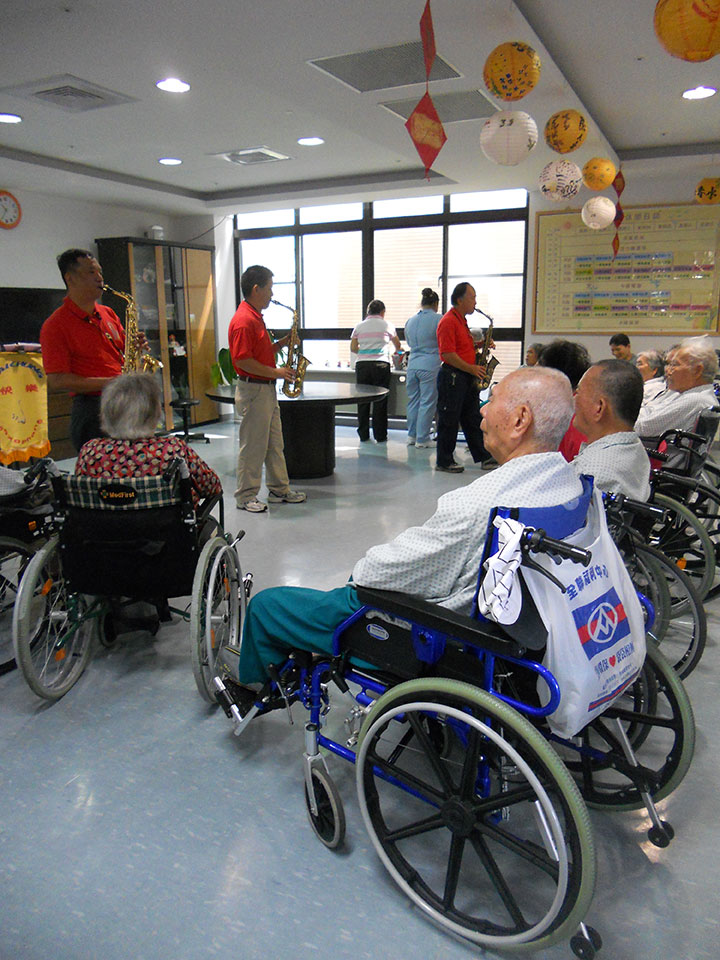 威盛信望愛基金會與台中市快樂薩斯風樂團