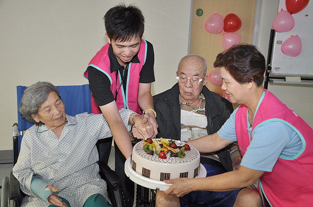 中秋佳節樂團圓暨生日會