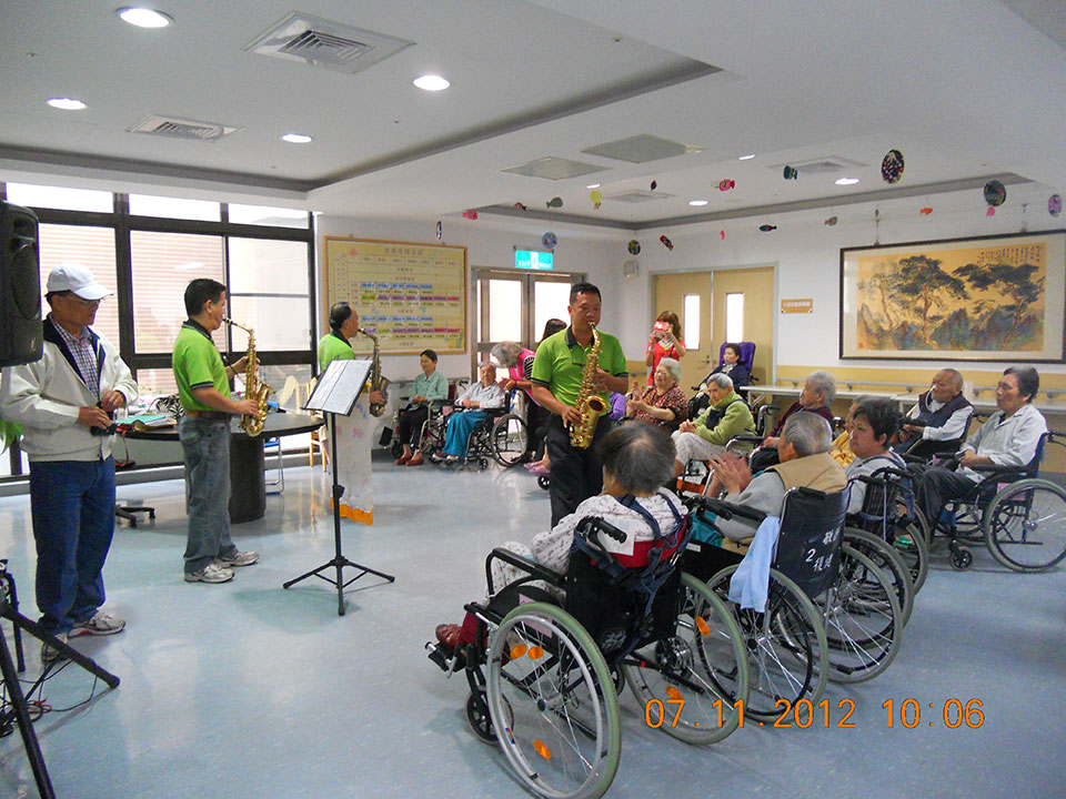 威盛信望愛基金會與台中市快樂薩斯風樂團