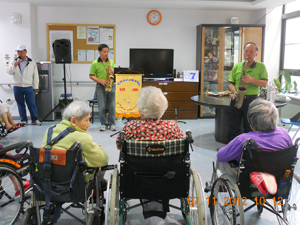 威盛信望愛基金會與台中市快樂薩斯風樂團
