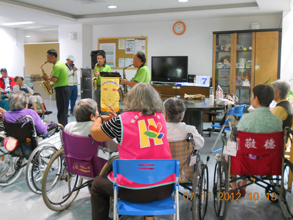 威盛信望愛基金會與台中市快樂薩斯風樂團