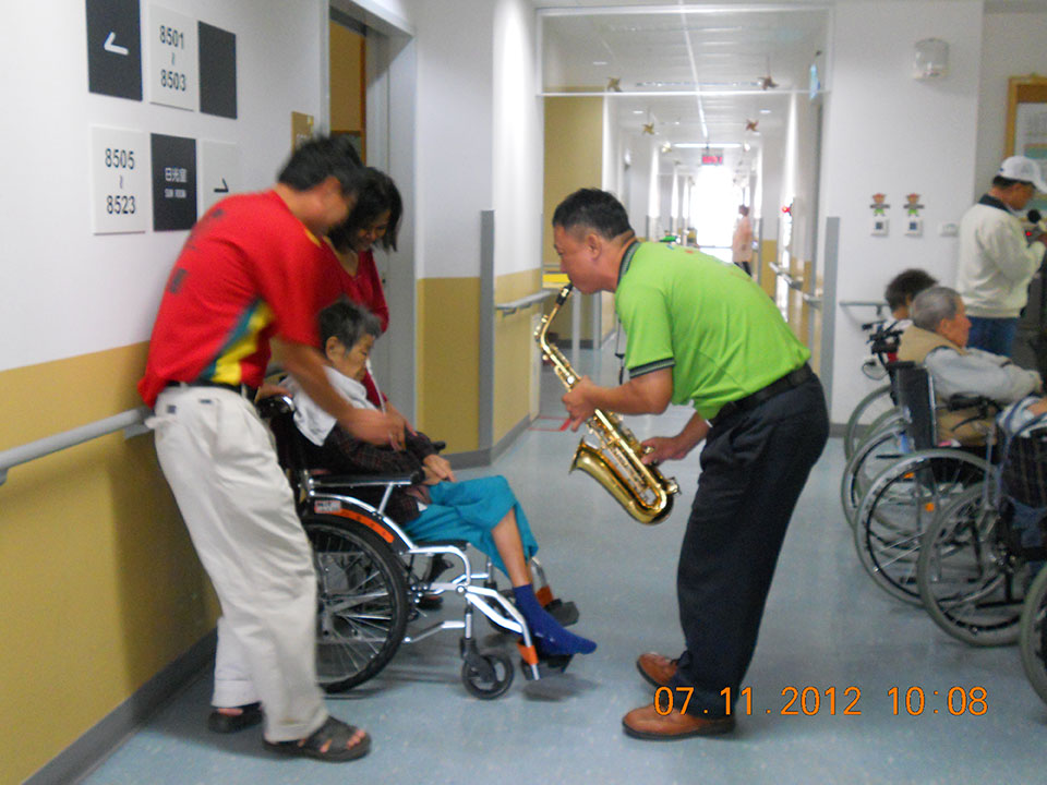 威盛信望愛基金會與台中市快樂薩斯風樂團