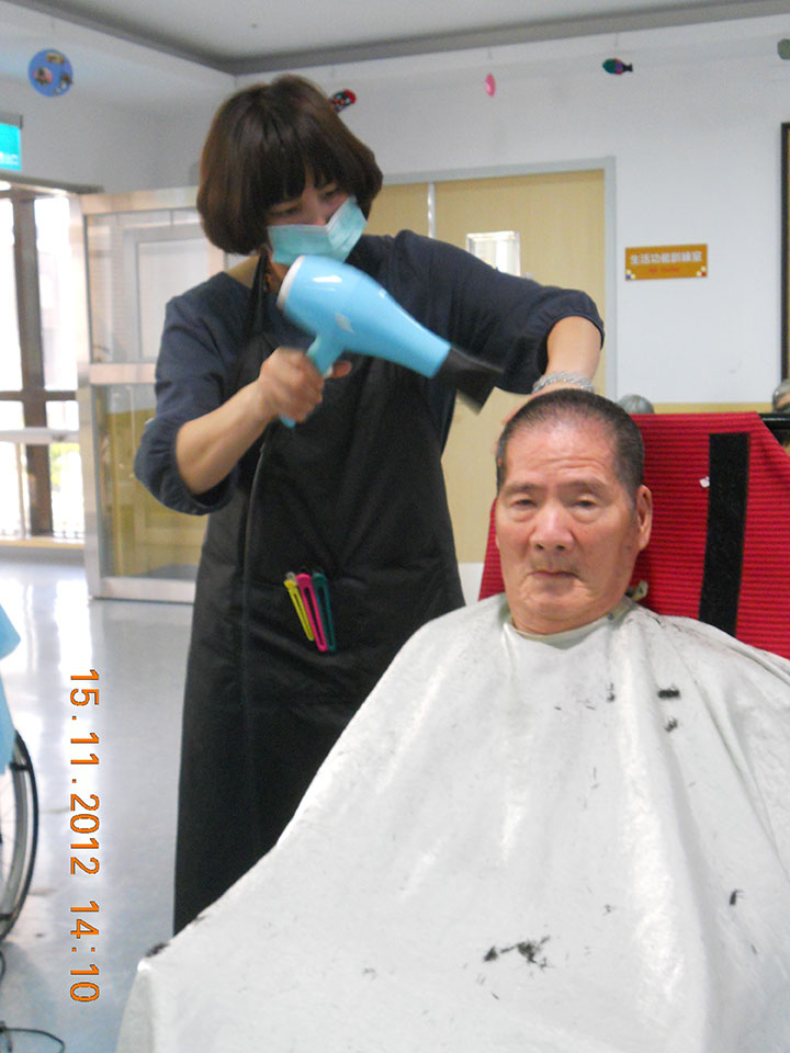 彣 髮型美容 - 愛心義剪 造型百變