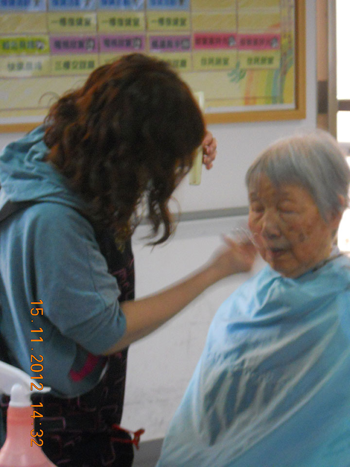 彣 髮型美容 - 愛心義剪 造型百變