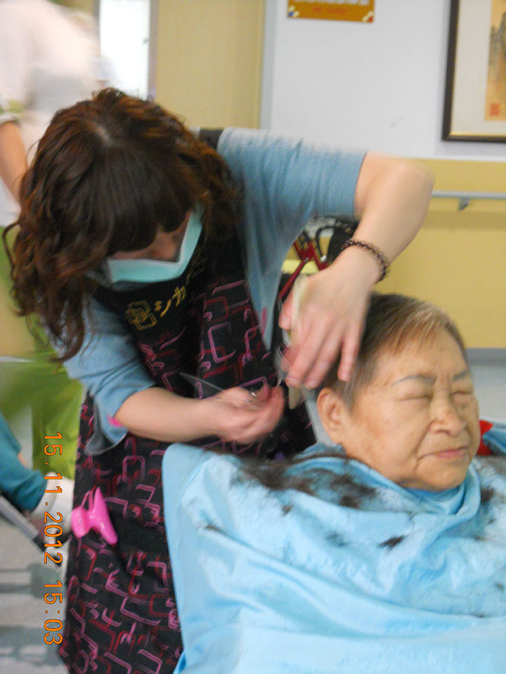 彣 髮型美容 - 愛心義剪 造型百變