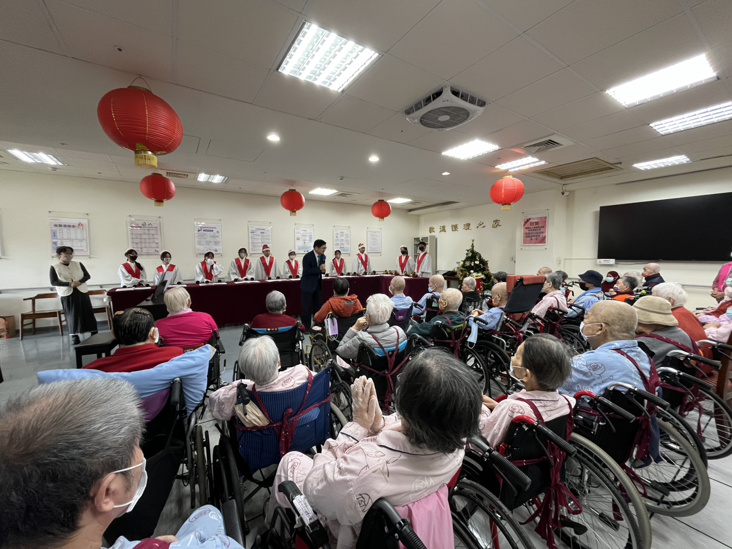 手鐘與合唱的祝福，療癒敬德