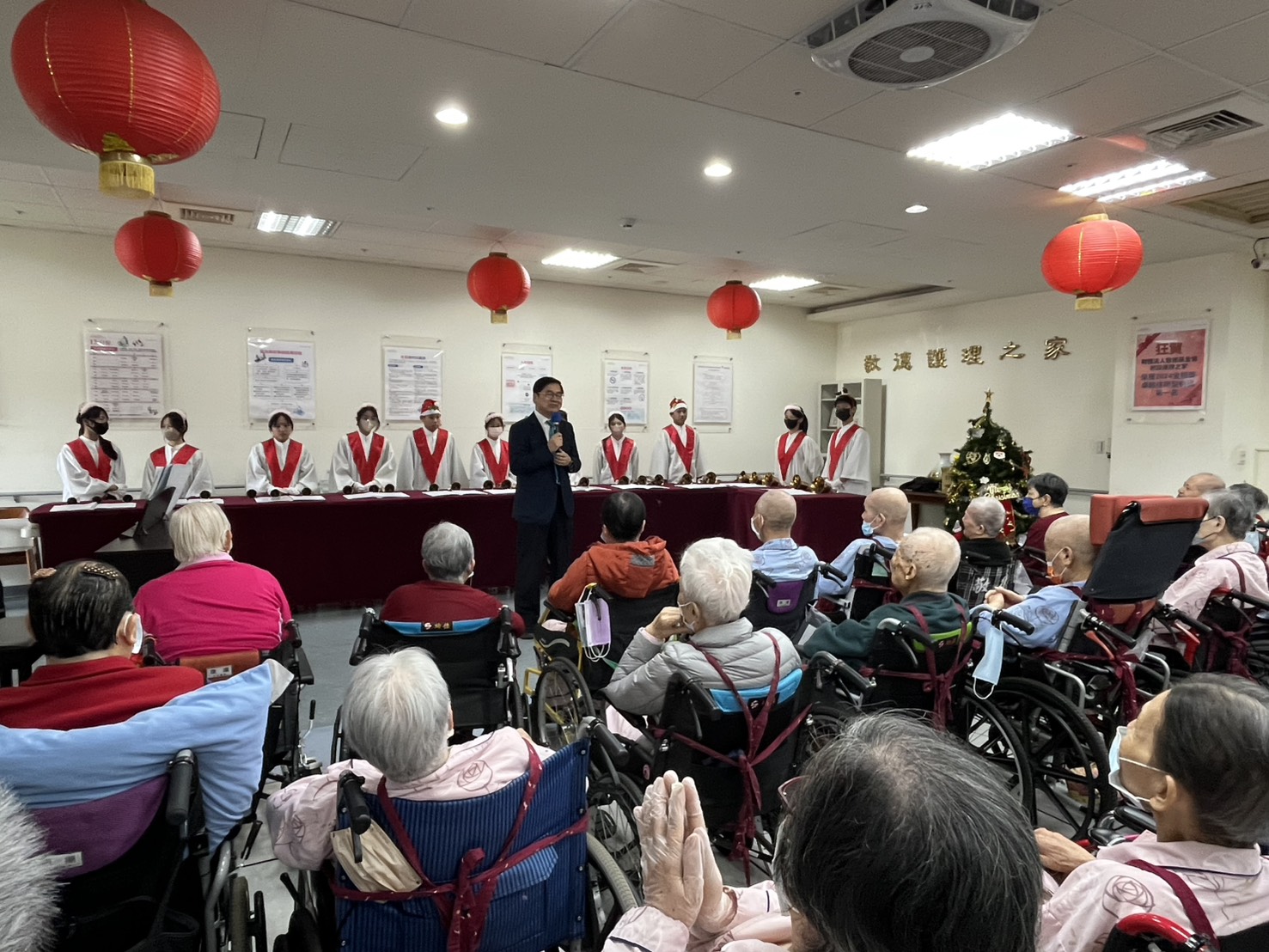 手鐘與合唱的祝福，療癒敬德