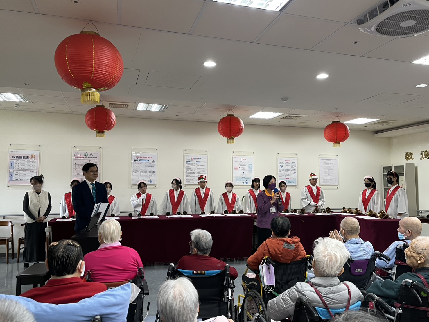 手鐘與合唱的祝福，療癒敬德