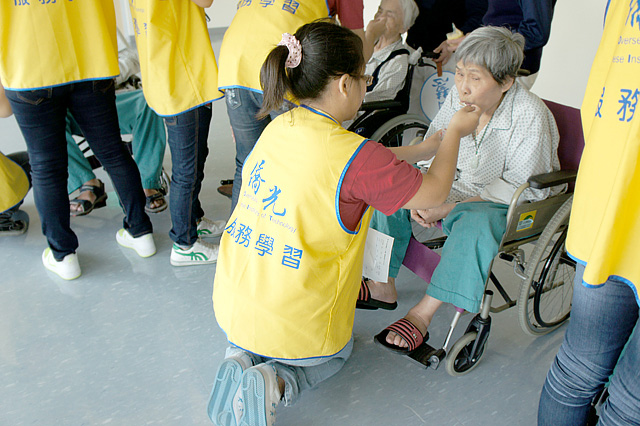 大愛灑人間 心在感受間