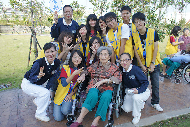 大愛灑人間 心在感受間