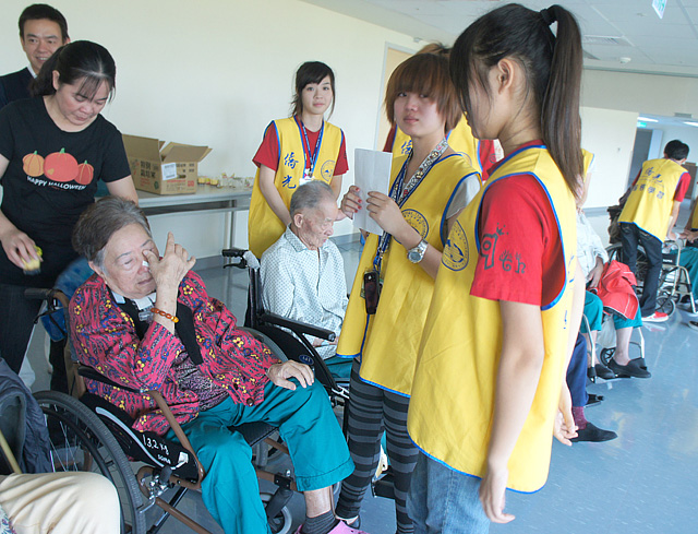 大愛灑人間 心在感受間