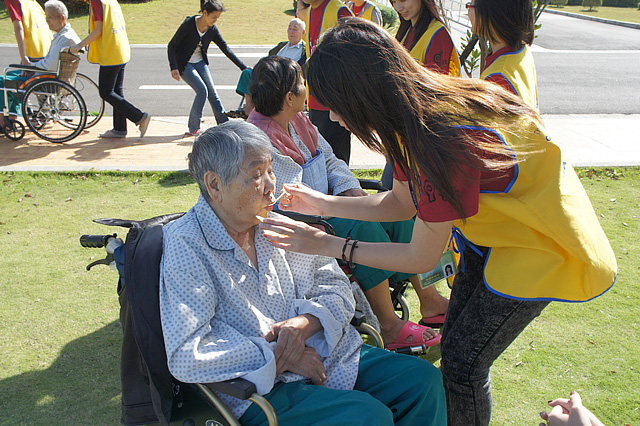 大愛灑人間 心在感受間