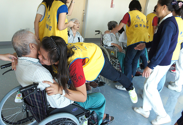 大愛灑人間 心在感受間