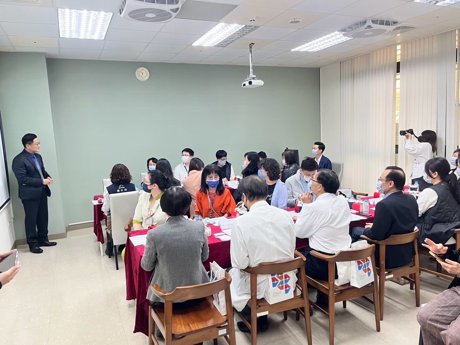 立法院環衛會考察敬德護理之家