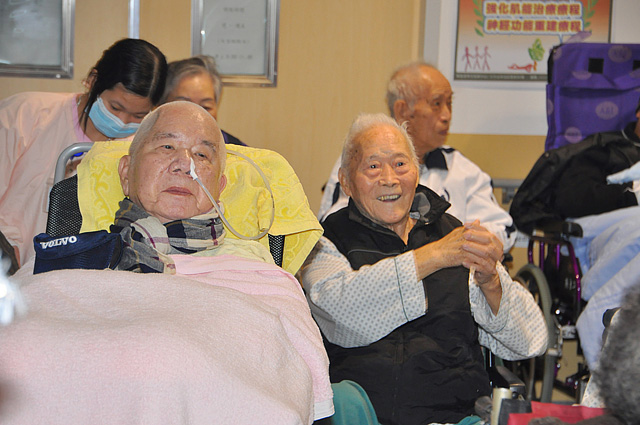 靜宜聖誕 送愛心