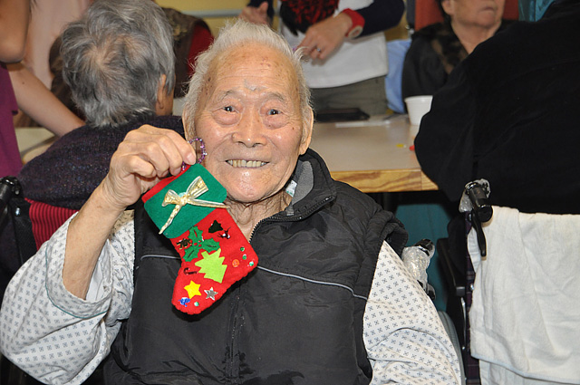 靜宜聖誕 送愛心