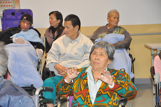 靜宜聖誕 送愛心