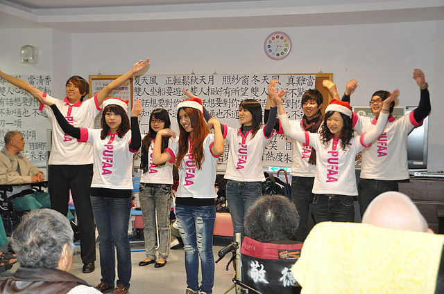 靜宜聖誕 送愛心